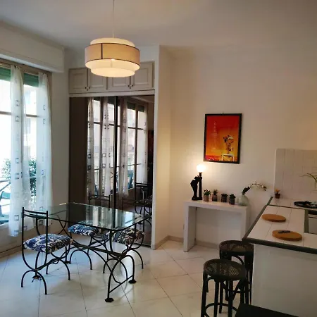 Appartement De Charme Style Neo-Gothique À Nice Quartier Musiciens